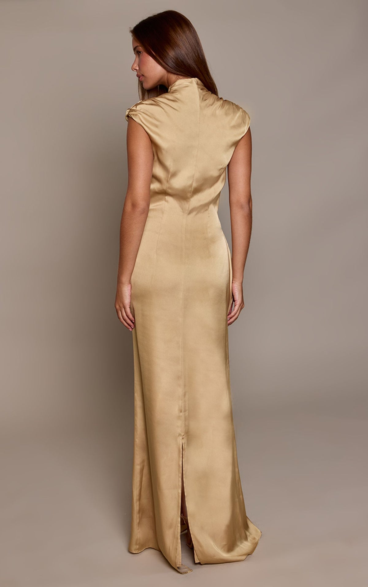 Geblümtes Satin-Maxikleid Mit Raffung Und Schlüssellochausschnitt Ohne Ärmel – Chartreuse