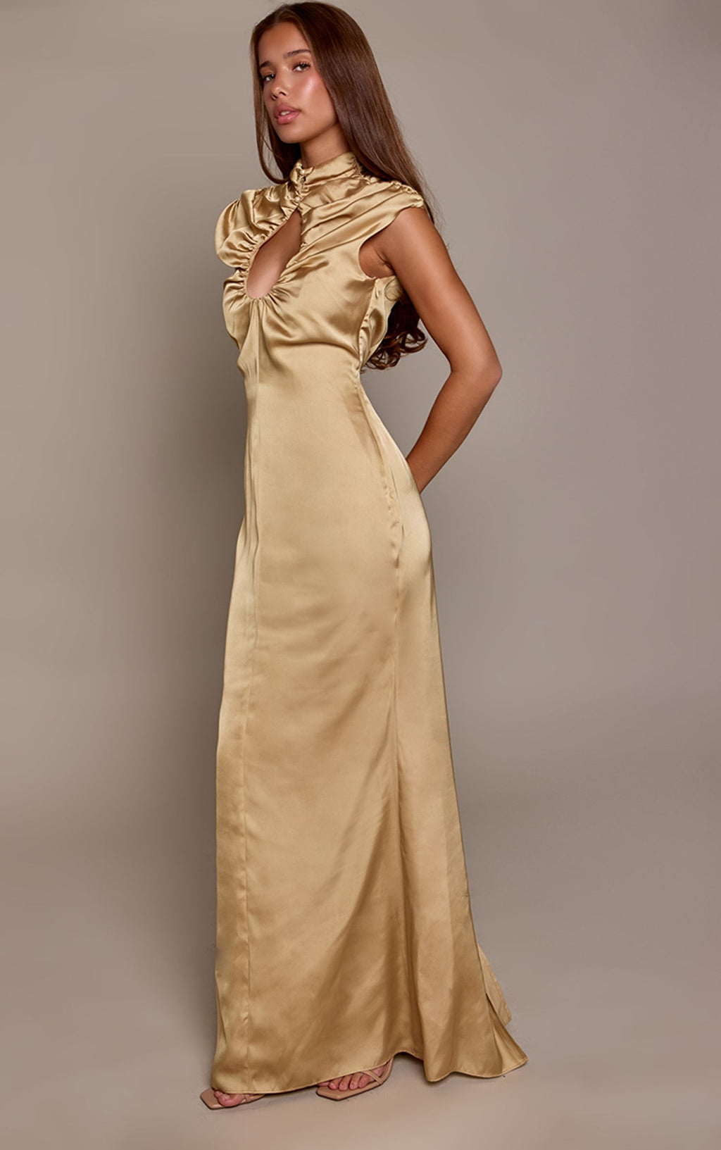 Geblümtes Satin-Maxikleid Mit Raffung Und Schlüssellochausschnitt Ohne Ärmel – Chartreuse