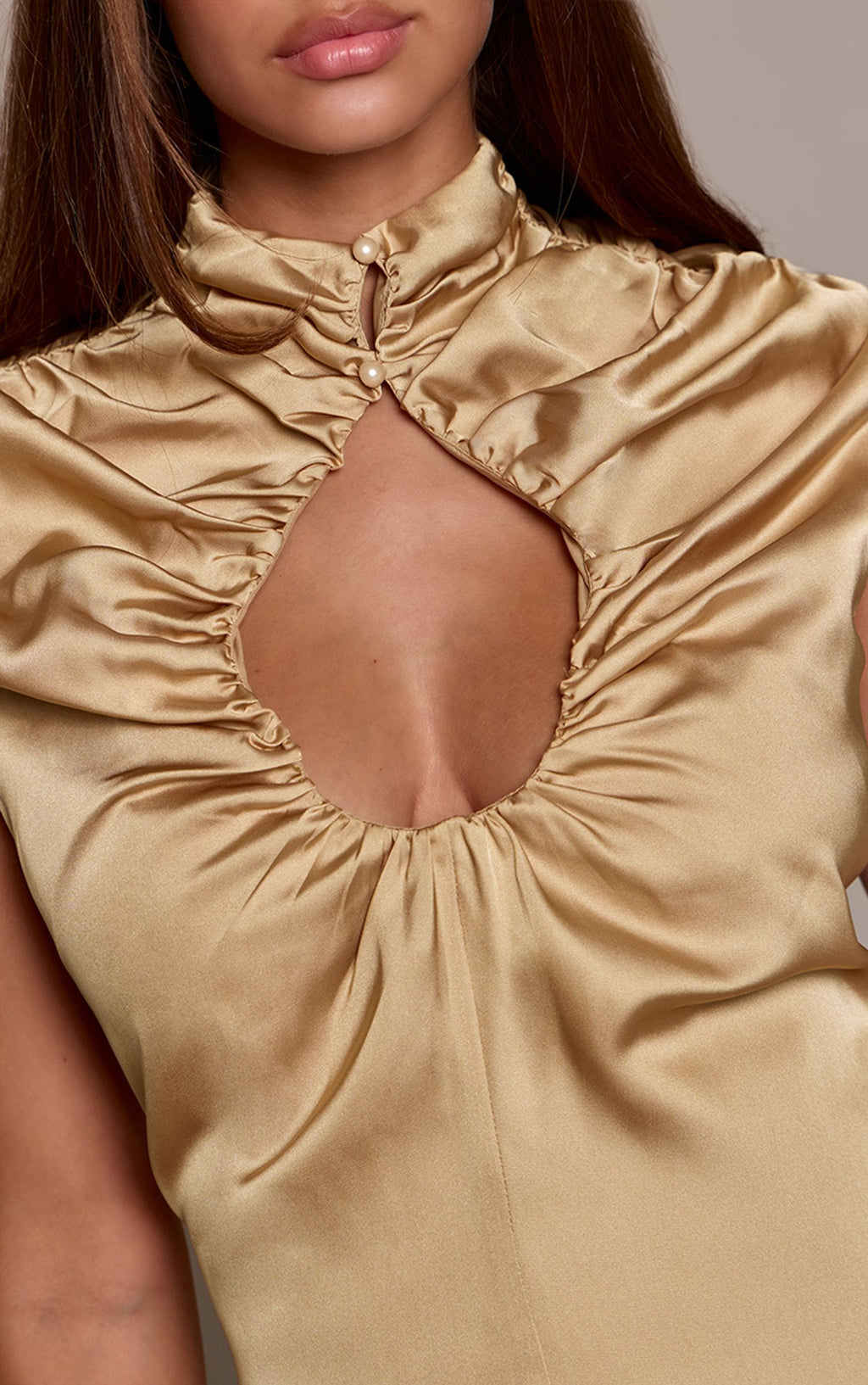 Geblümtes Satin-Maxikleid Mit Raffung Und Schlüssellochausschnitt Ohne Ärmel – Chartreuse