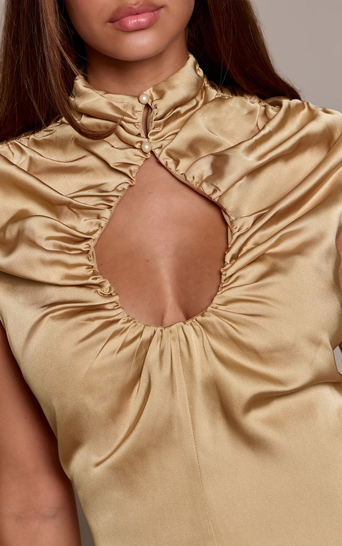 Geblümtes Satin-Maxikleid Mit Raffung Und Schlüssellochausschnitt Ohne Ärmel – Chartreuse