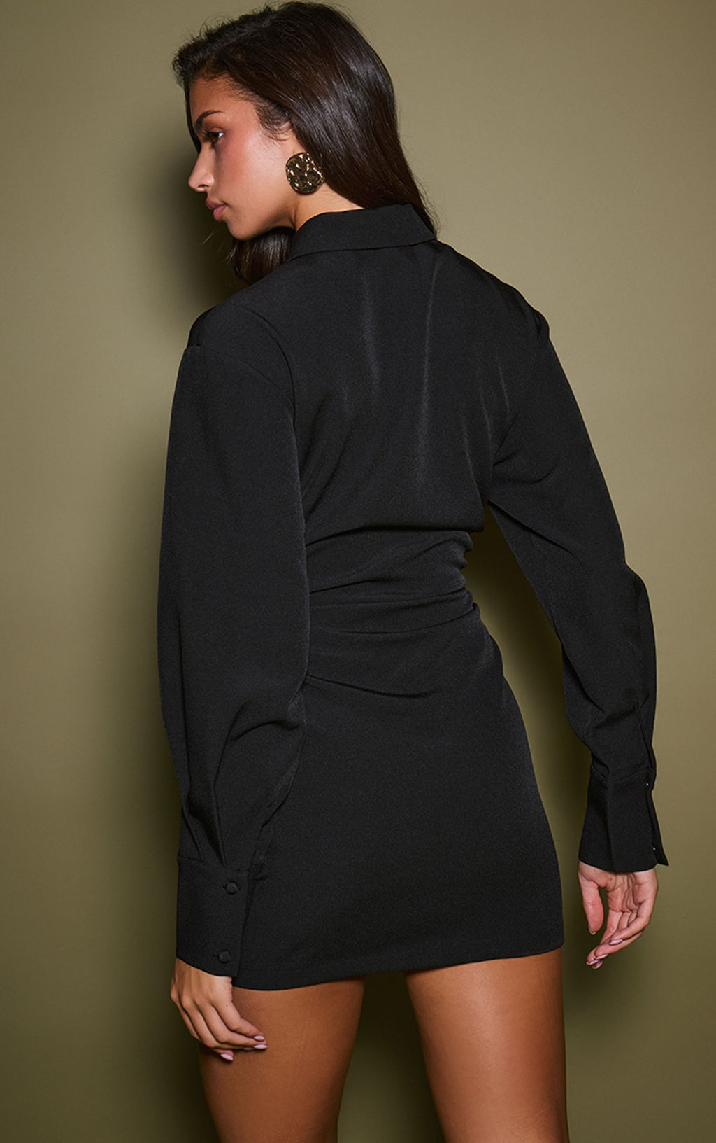 Gewebtes Langärmliges Hemdkleid Mit Raffung Und Knopfleiste In Mini-Länge – Schwarz