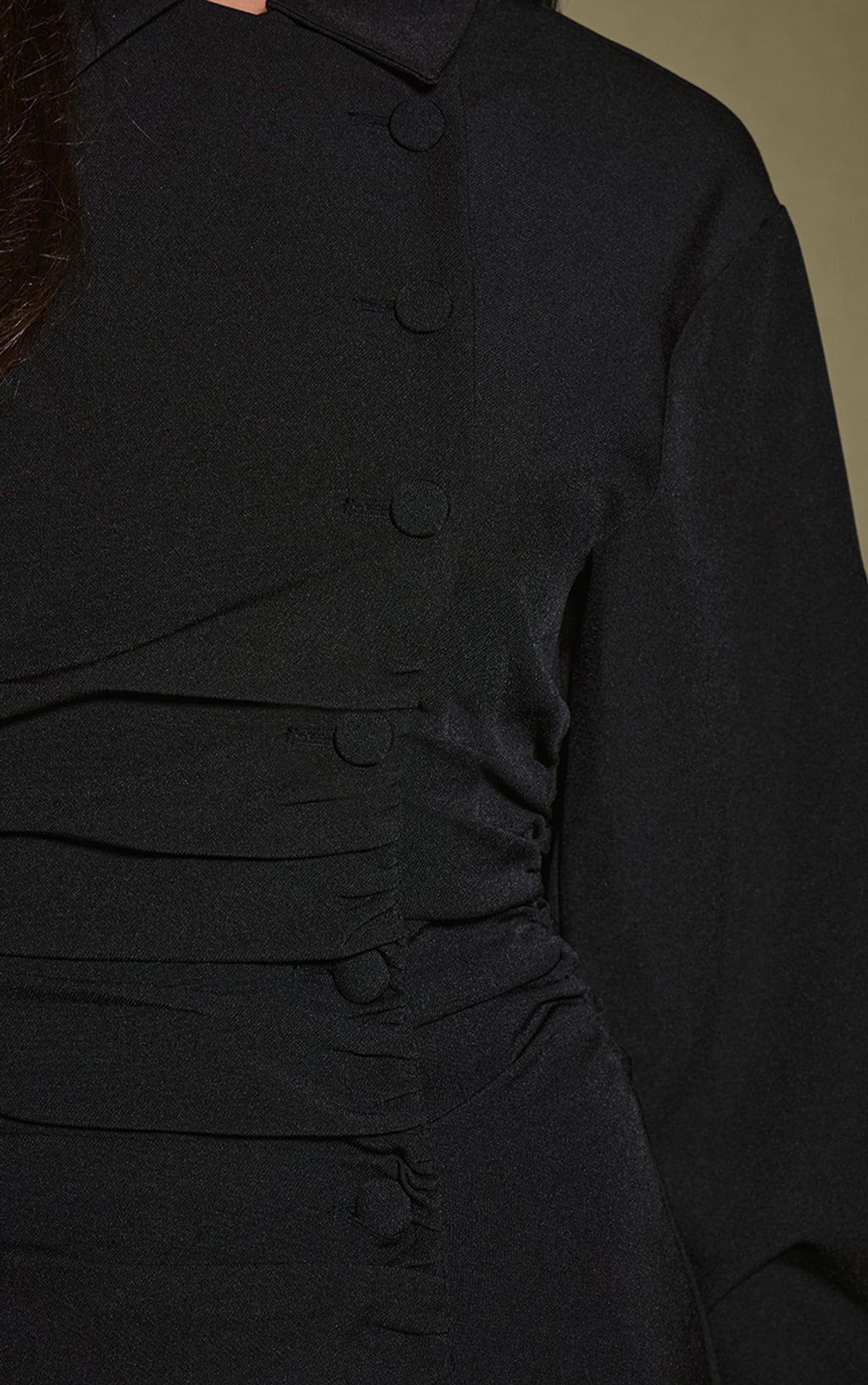 Gewebtes Langärmliges Hemdkleid Mit Raffung Und Knopfleiste In Mini-Länge – Schwarz