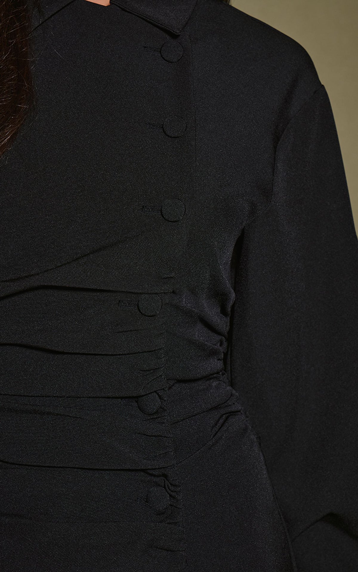 Gewebtes Langärmliges Hemdkleid Mit Raffung Und Knopfleiste In Mini-Länge – Schwarz