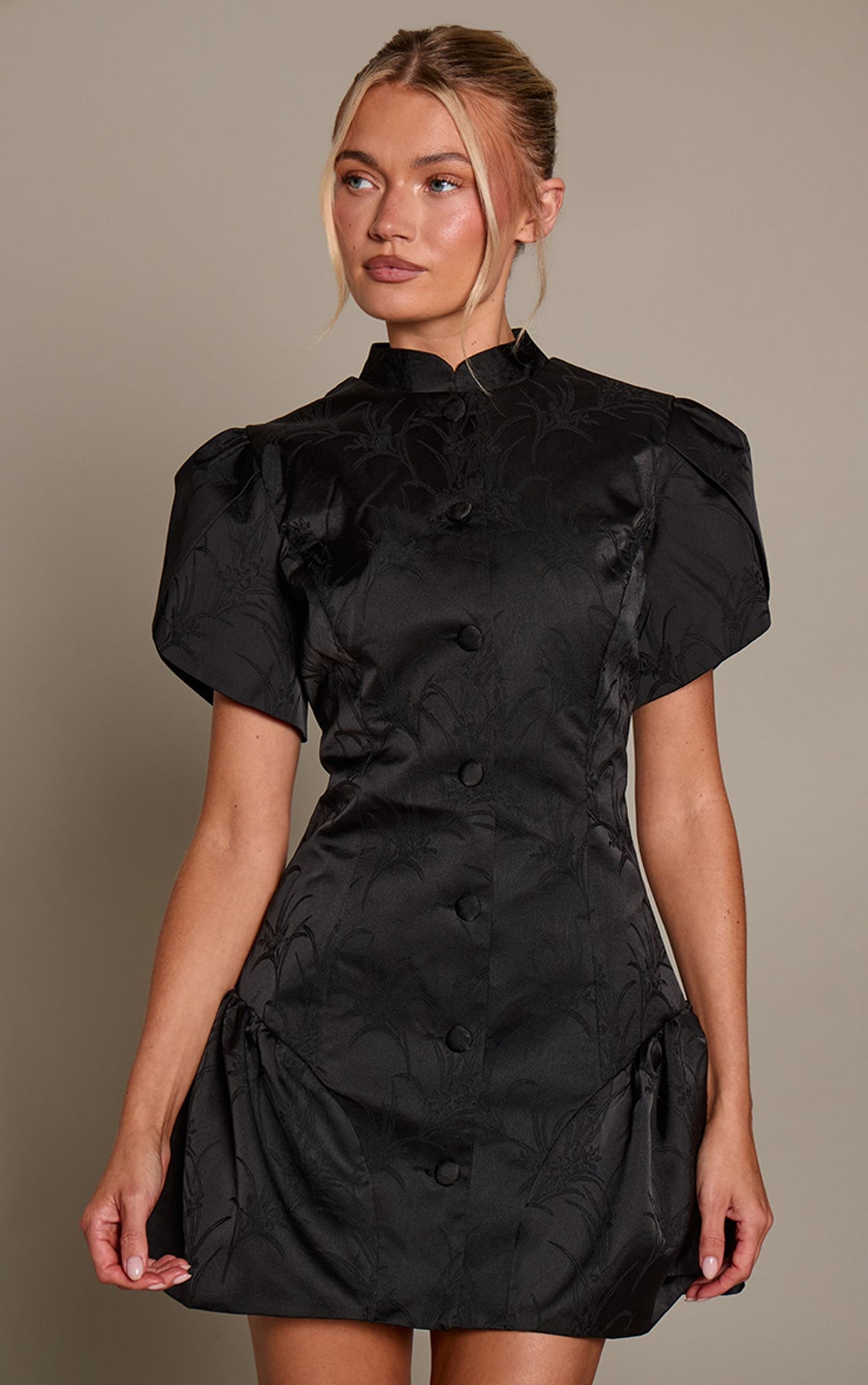 Jacquard-Satin Kragenkleid Mit Knopfleiste Mini – Schwarz