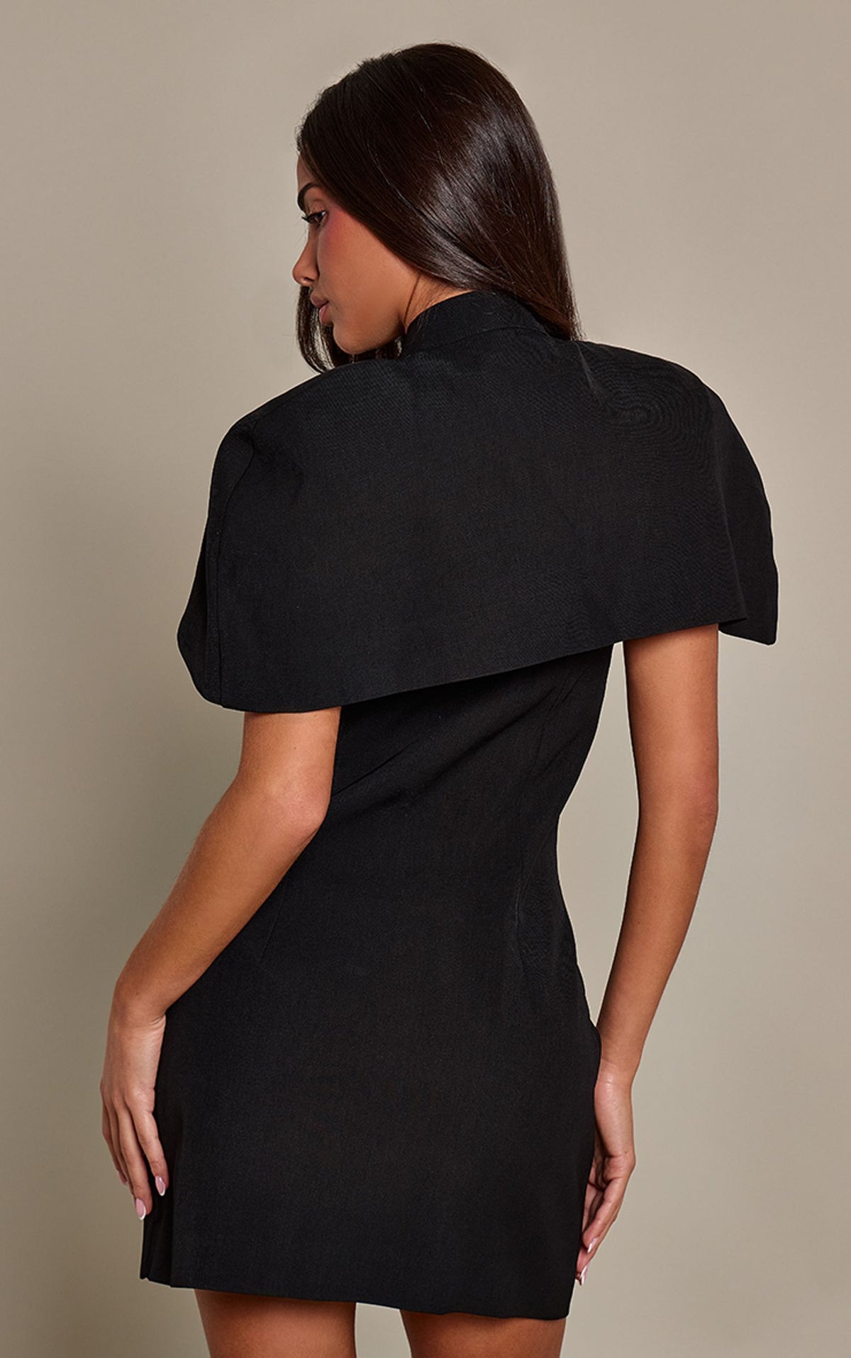 Gewebtes Strukturiertes Minikleid Mit Cape-Detail Und Trägerlosem Bandeau-Schnitt – Schwarz