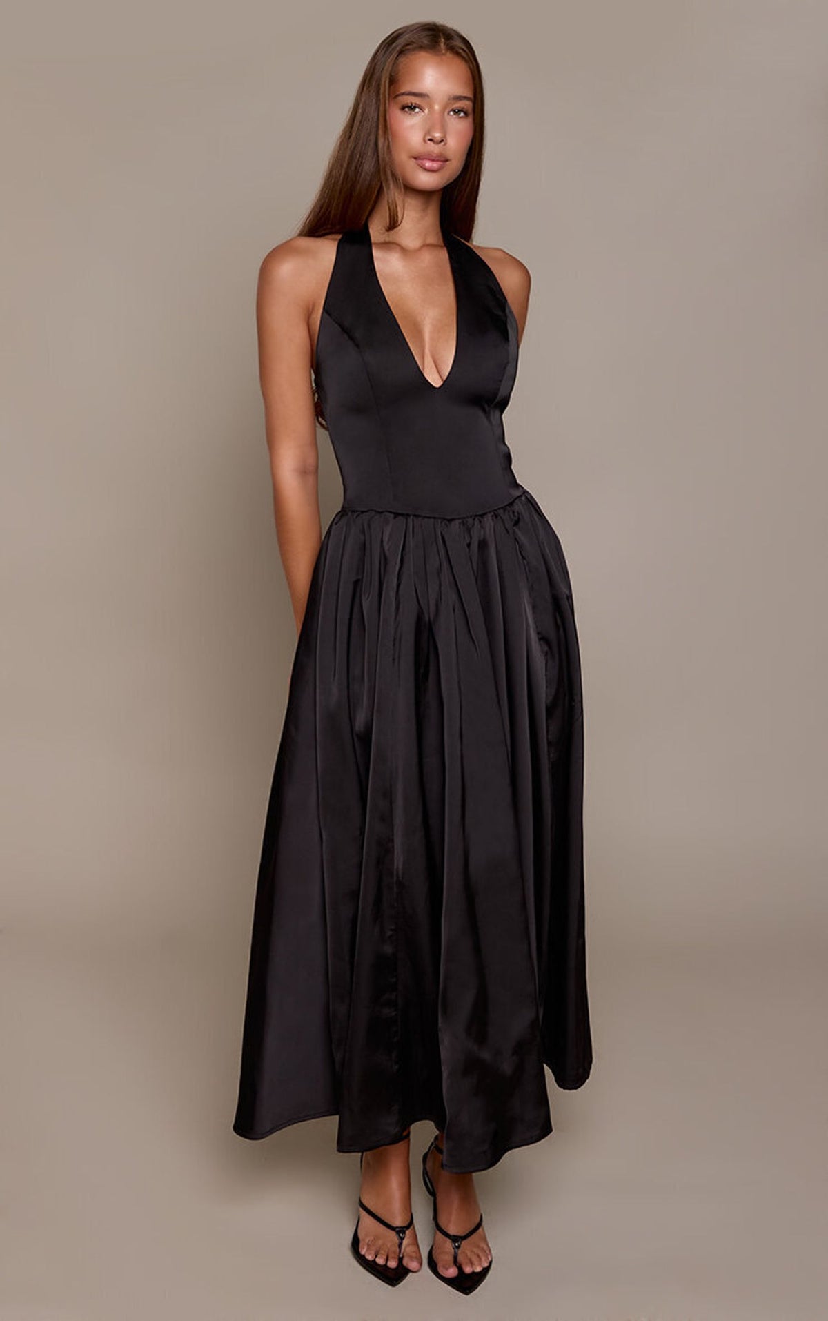 Strukturiertes Satin-Neckholder-Korsett-Maxikleid – Schwarz