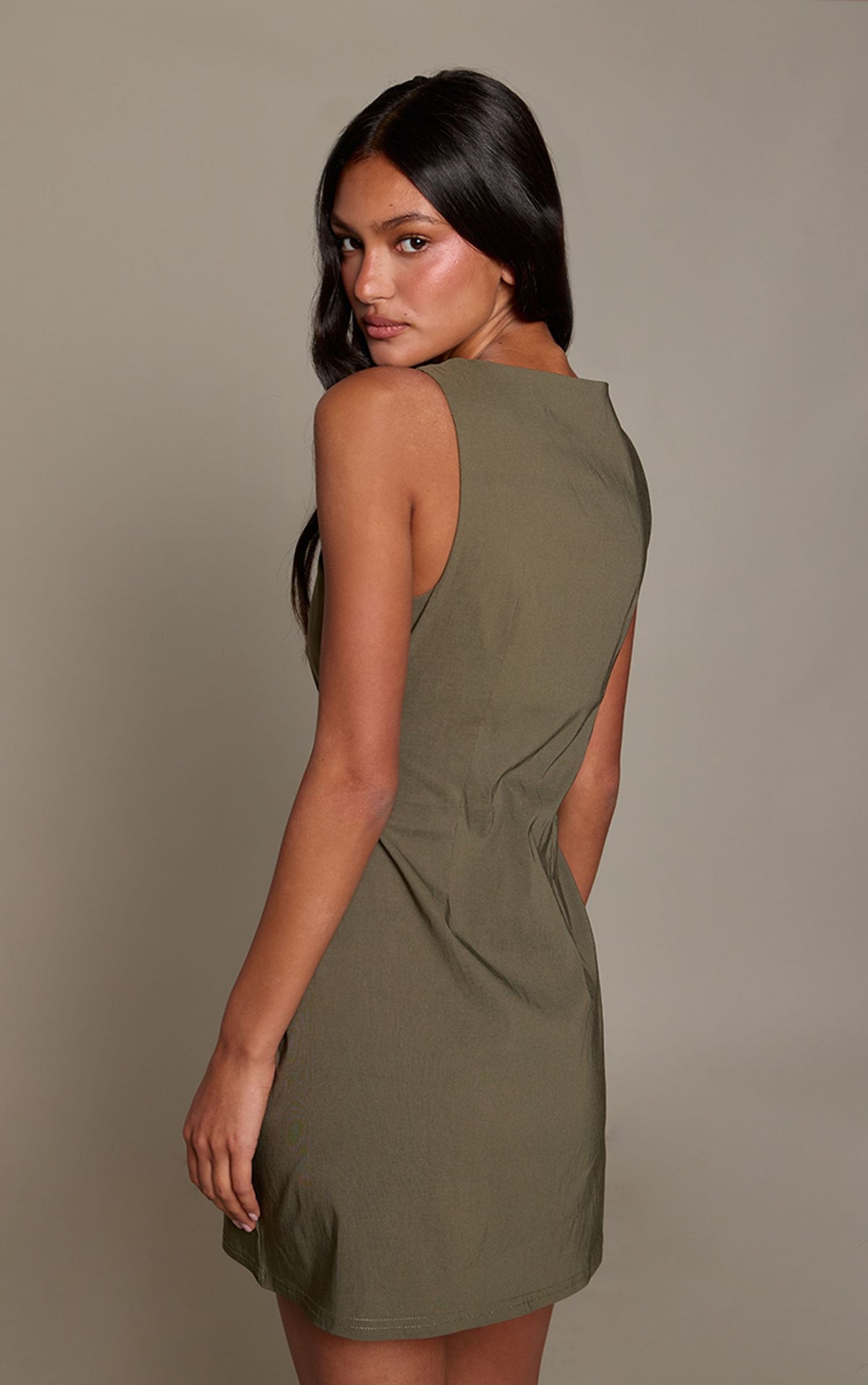 Khaki Schlüsselloch A-Linien Shift Mini Kleid – Grün