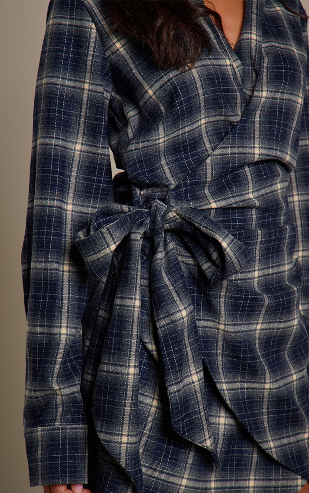 Kariertes Wickel-Hemdblusenkleid Mit Überschlagdetail – Marine